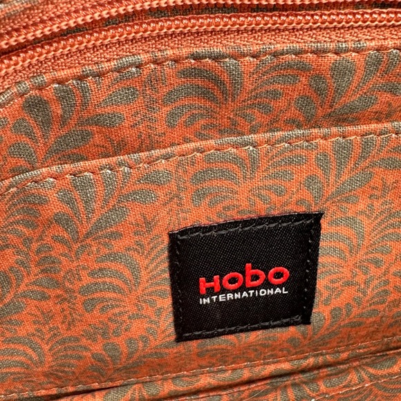 HOBO International Leather Wristlet Clutch Bag Taupe Zip Pouch Organizer - Picture 5 of 8